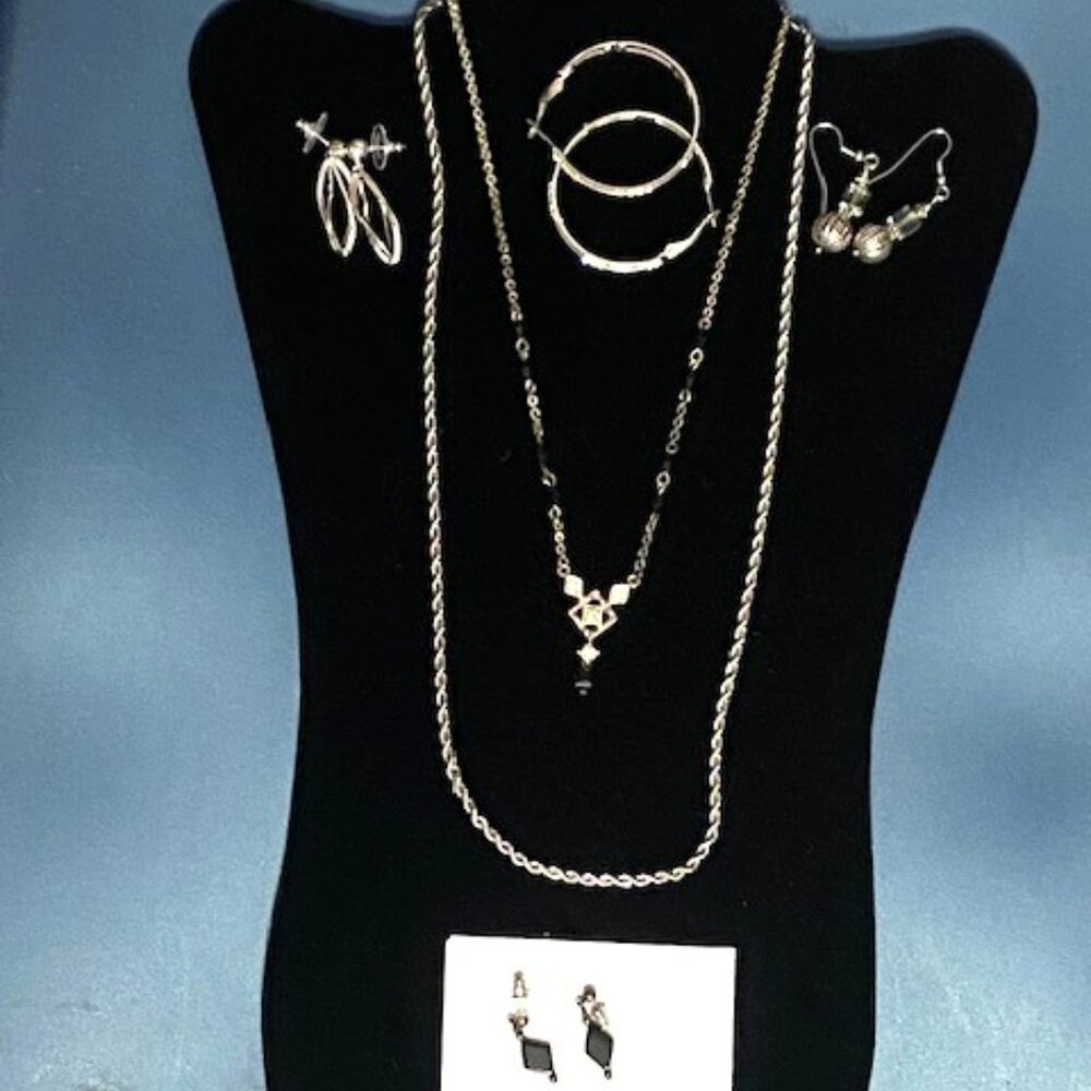 Costume jewelry lot in black, gold and silver